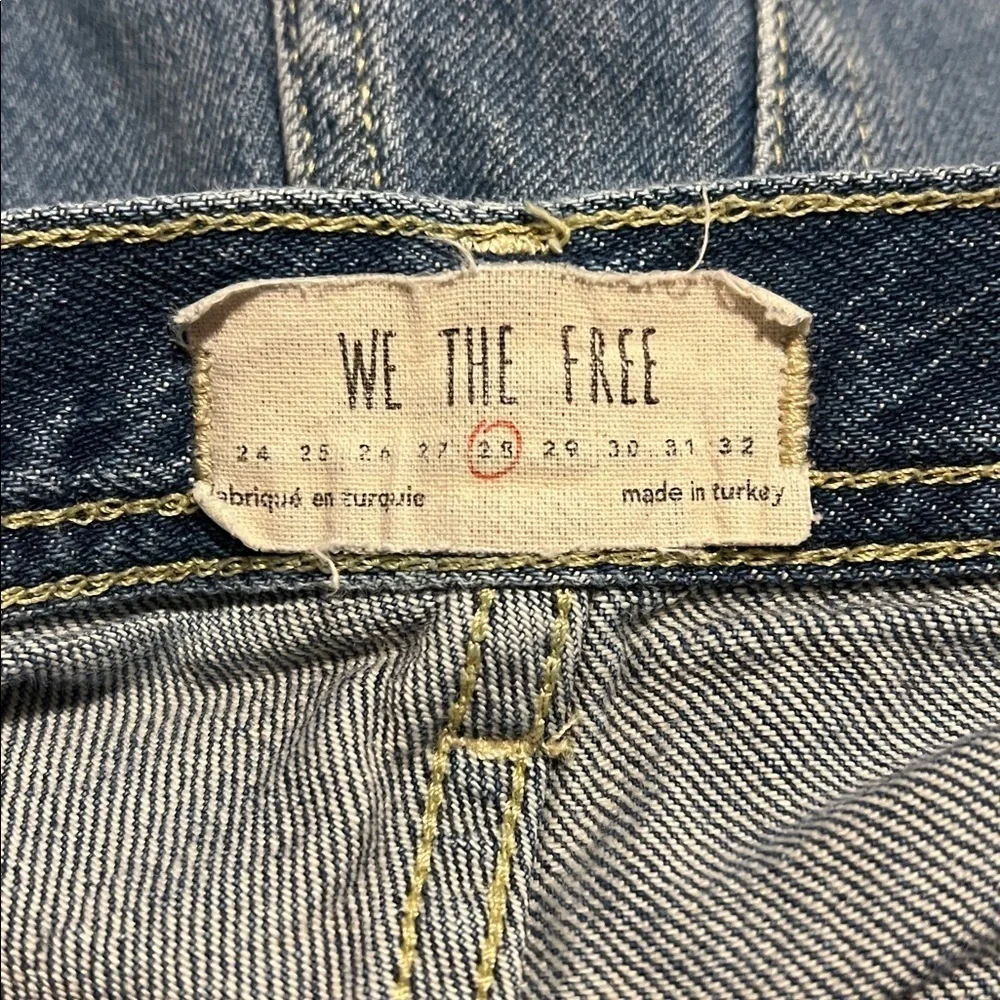 WE THE FREE distressed cropped jeans